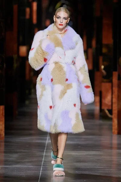 Look 38